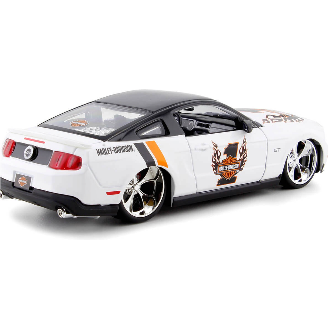 Maisto Harley Davidson 1:24. 2011 Ford Mustang Gt