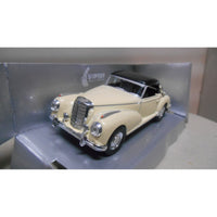 Mercedes-Benz W188 300S CREAM 1:34/39 Welly. Caja algo dañada