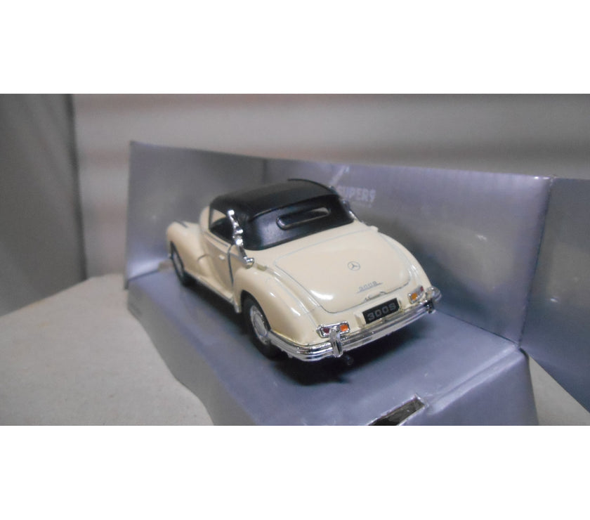 Mercedes-Benz W188 300S CREAM 1:34/39 Welly. Caja algo dañada