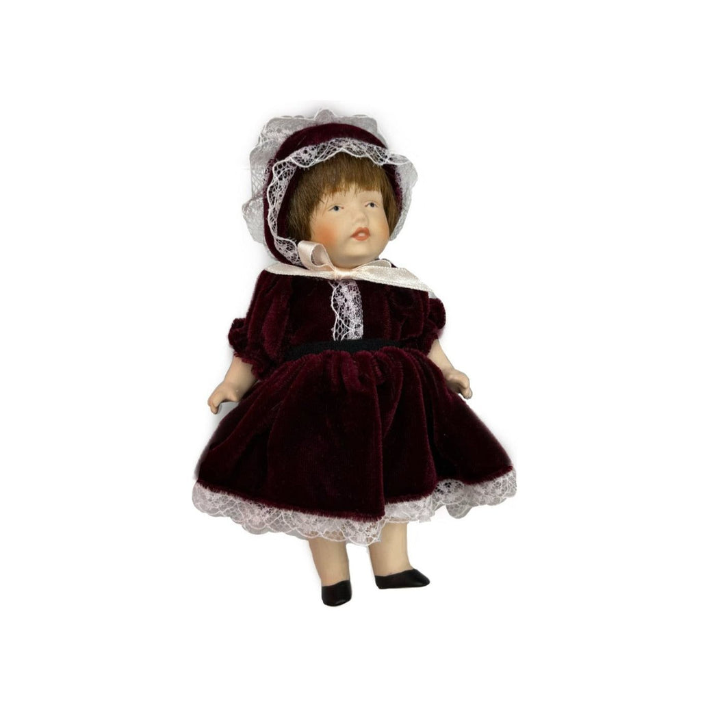 Muñeca de porcelana con granate, 15cm